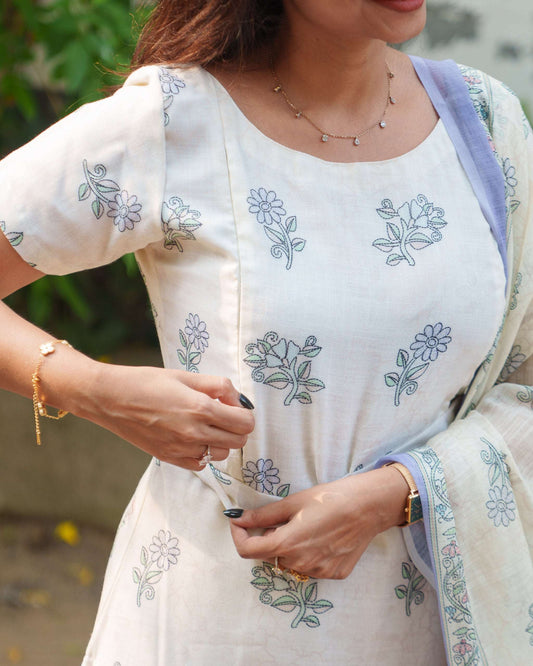 Siya Lavendar - Kurti with Dupatta - Feeding
