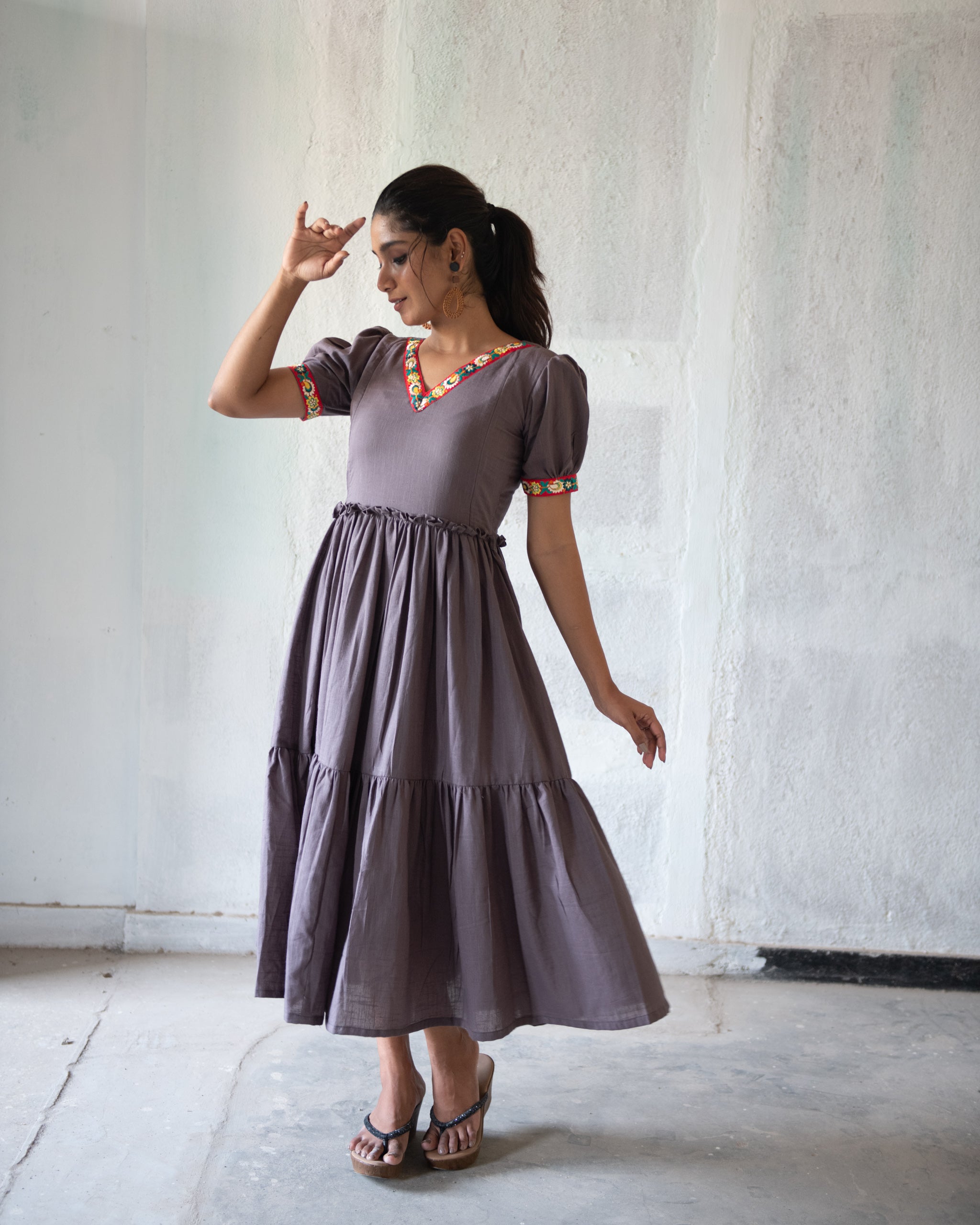 Tanika – Grey pleated dress