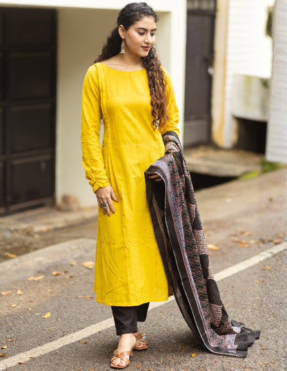 Haridra - Kurti & dupatta - Feeding