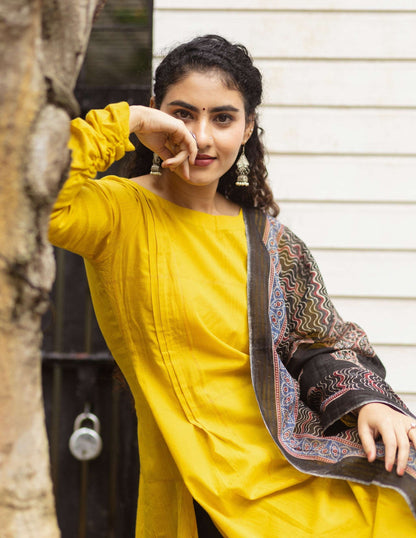Haridra : Kurti & dupatta - Regular