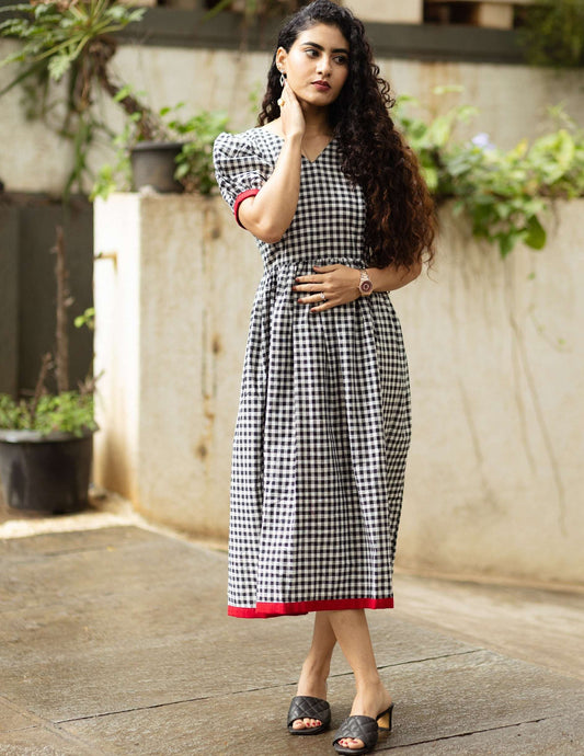 Black and white checks cotton dress with feeding zippers