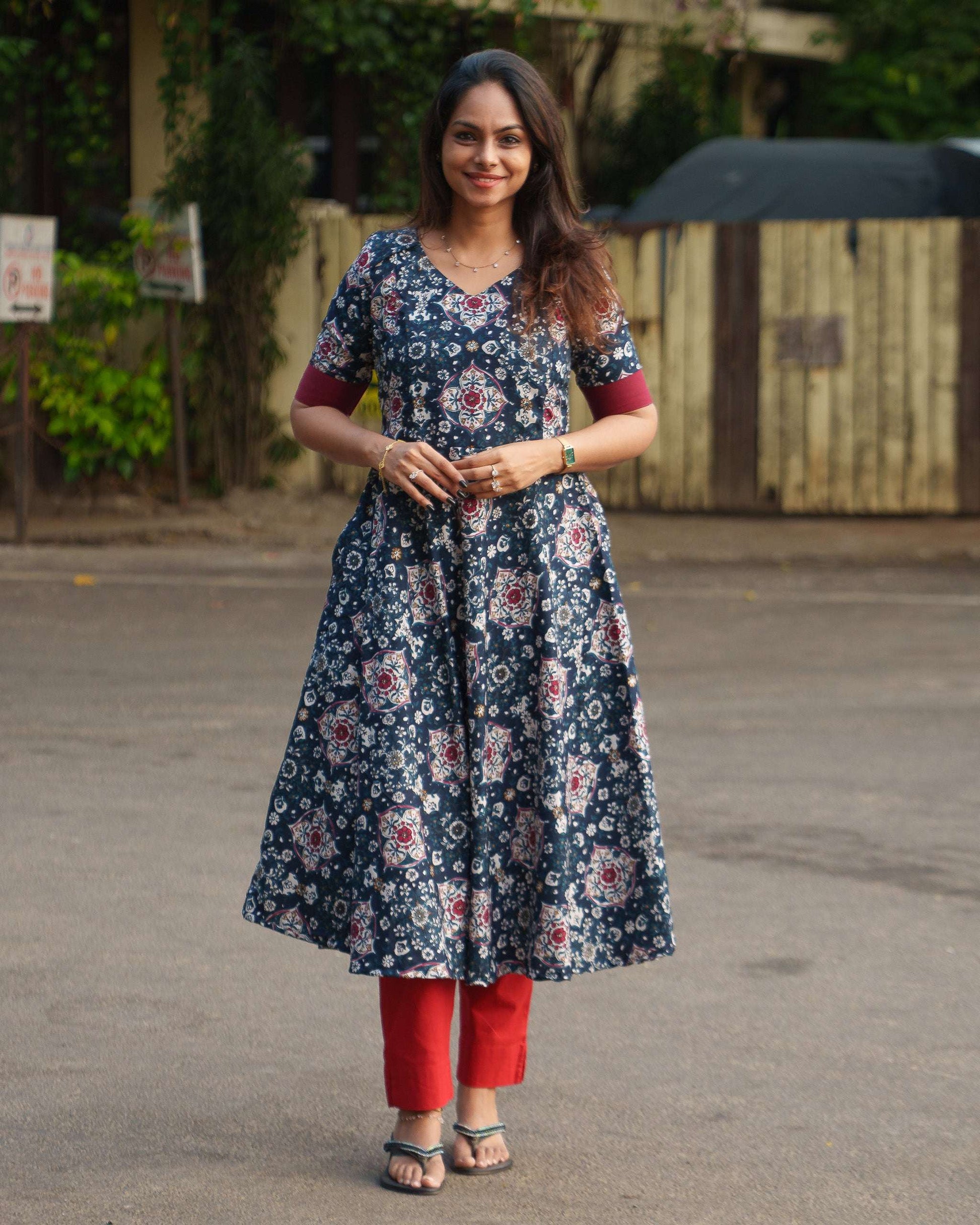 Blue and maroon cotton feeding kurti with hidden zippers