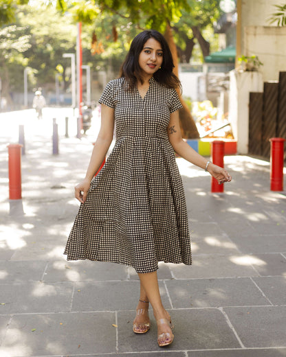 Polka dot cotton collared dress with hidden feeding zipper