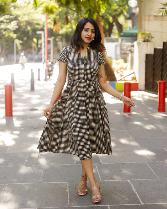 Polka dot cotton collared dress with hidden feeding zipper