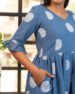 Load image into Gallery viewer, Neela- kurti/ Dress
